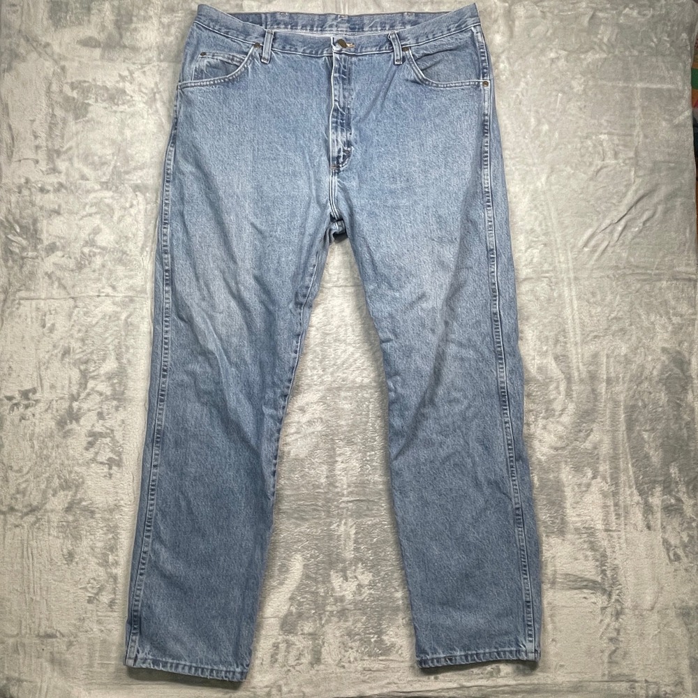 Wrangler Mens 40x32 Light Wash Regular Fit Straight Leg Denim Jeans